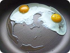 彩椒荷包蛋的做法步骤3