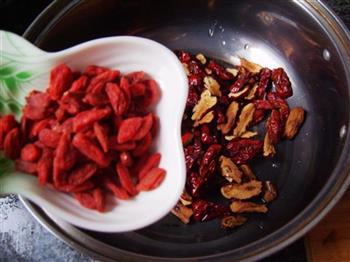 蜂蜜红枣枸杞茶的做法步骤3