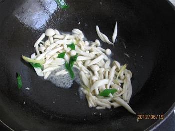 海鲜菇花蛤汤的做法步骤6