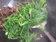 茶树菇炒菠菜的做法步骤8