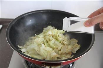 炝炒圆白菜的做法步骤7