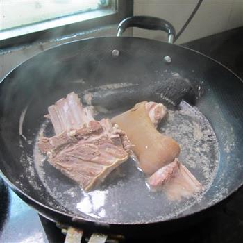 羊肉芋片香锅的做法步骤2