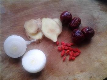 红枣枸杞乌鸡汤的做法图解1