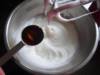 枫糖浆戚风蛋糕的做法步骤9