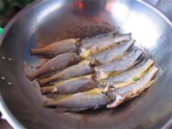干煎黄花鱼的做法步骤3