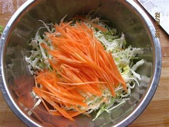 卷心菜拌胡萝卜的做法图解4
