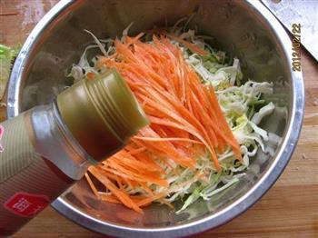 卷心菜拌胡萝卜的做法步骤6