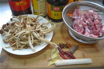 茶树菇烧排骨的做法步骤1