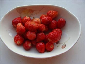 草莓小圆子的做法步骤1