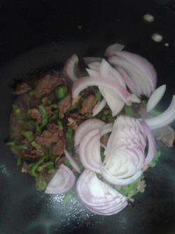 孜然青椒炒牛肉的做法步骤9