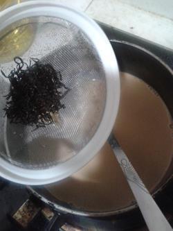 红豆焦糖奶茶的做法步骤6