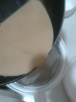红豆焦糖奶茶的做法步骤7