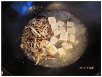 冻豆腐炖蟹味菇的做法步骤10