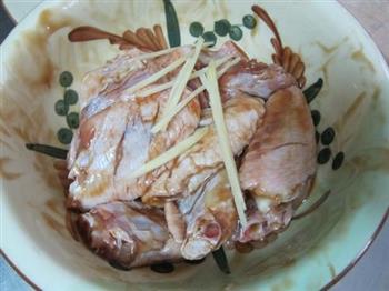 香菇栗子烧鸡翅的做法步骤2