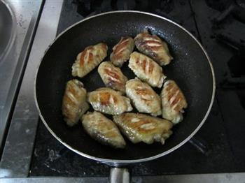 香菇栗子烧鸡翅的做法步骤3