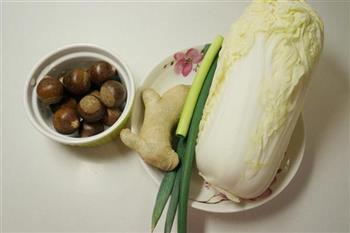 栗子烩白菜的做法图解1