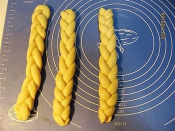 椰蓉芝麻辫子面包的做法图解4