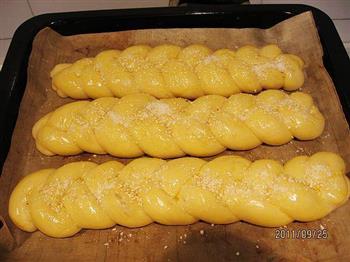 椰蓉芝麻辫子面包的做法步骤6