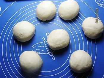 奶酥花环面包的做法步骤3