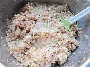 酸菜猪肉饺子的做法步骤10