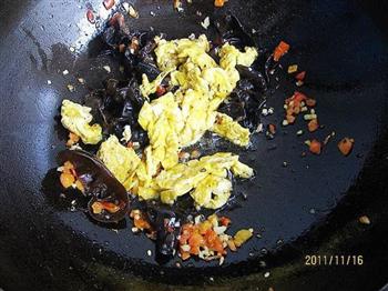 剁椒木耳炒鸡蛋的做法图解7