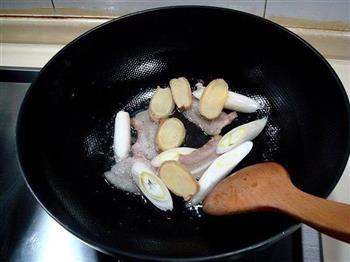 酸汤鱼头火锅的做法步骤5