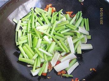 剁椒芹菜炒黄豆的做法步骤5