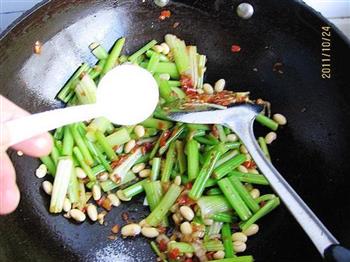 剁椒芹菜炒黄豆的做法步骤7