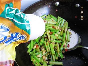 剁椒芹菜炒黄豆的做法步骤8