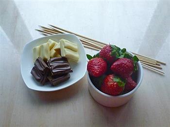 草莓巧克力棒棒糖的做法图解1