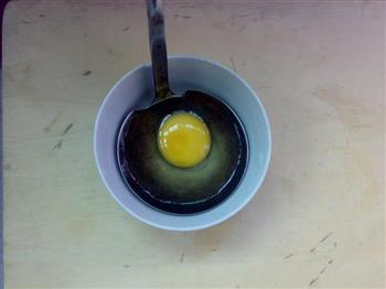 桂花酒酿窝蛋的做法图解3
