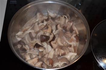 菌菇芋艿煲的做法图解2