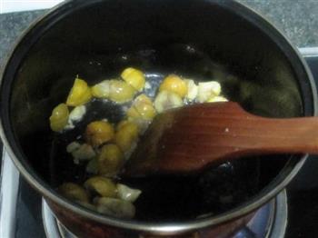 板栗焖饭的做法步骤3