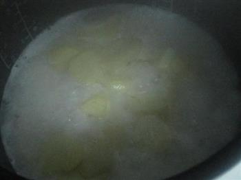 土豆酸菜焖饭的做法步骤3