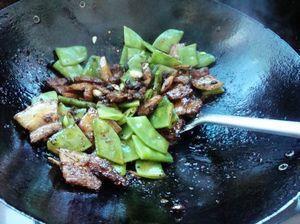 五花肉炒扁豆的做法步骤7