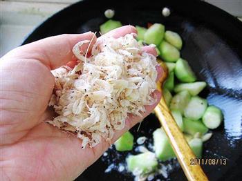 虾米炒丝瓜的做法步骤3