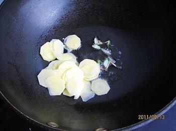 土豆疙瘩汤的做法图解2