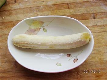 香蕉奶昔的做法图解1
