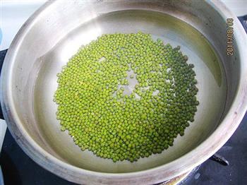 银耳绿豆汤的做法步骤3