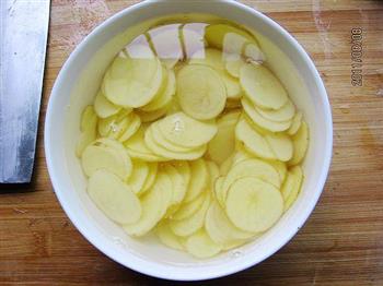 双椒土豆片的做法步骤2