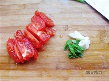 西红柿煮猫耳朵的做法步骤1