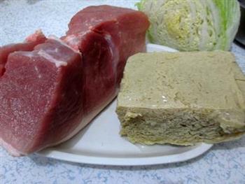 红烧肉炖冻豆腐的做法图解1