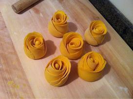 黄玫瑰花馒头的做法步骤9