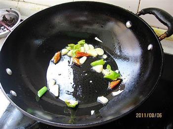 丝瓜炒面鱼的做法步骤4