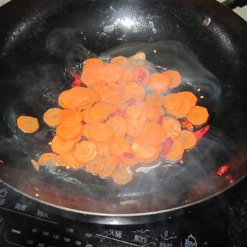 红萝卜炒卤猪肝的做法图解4
