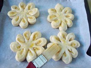 椰蓉花朵面包的做法步骤9