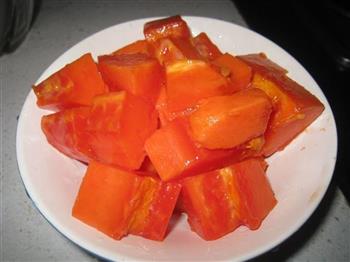 桃胶炖木瓜的做法步骤1