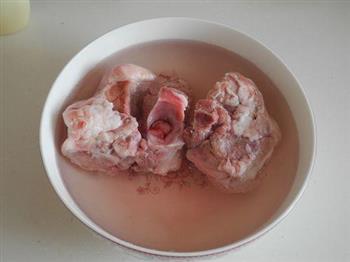 肉滑奶汤火锅的做法步骤1