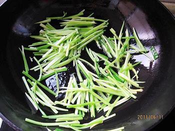 芹菜炒豆芽的做法步骤3