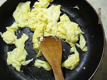 韭苔炒鸡蛋的做法图解3